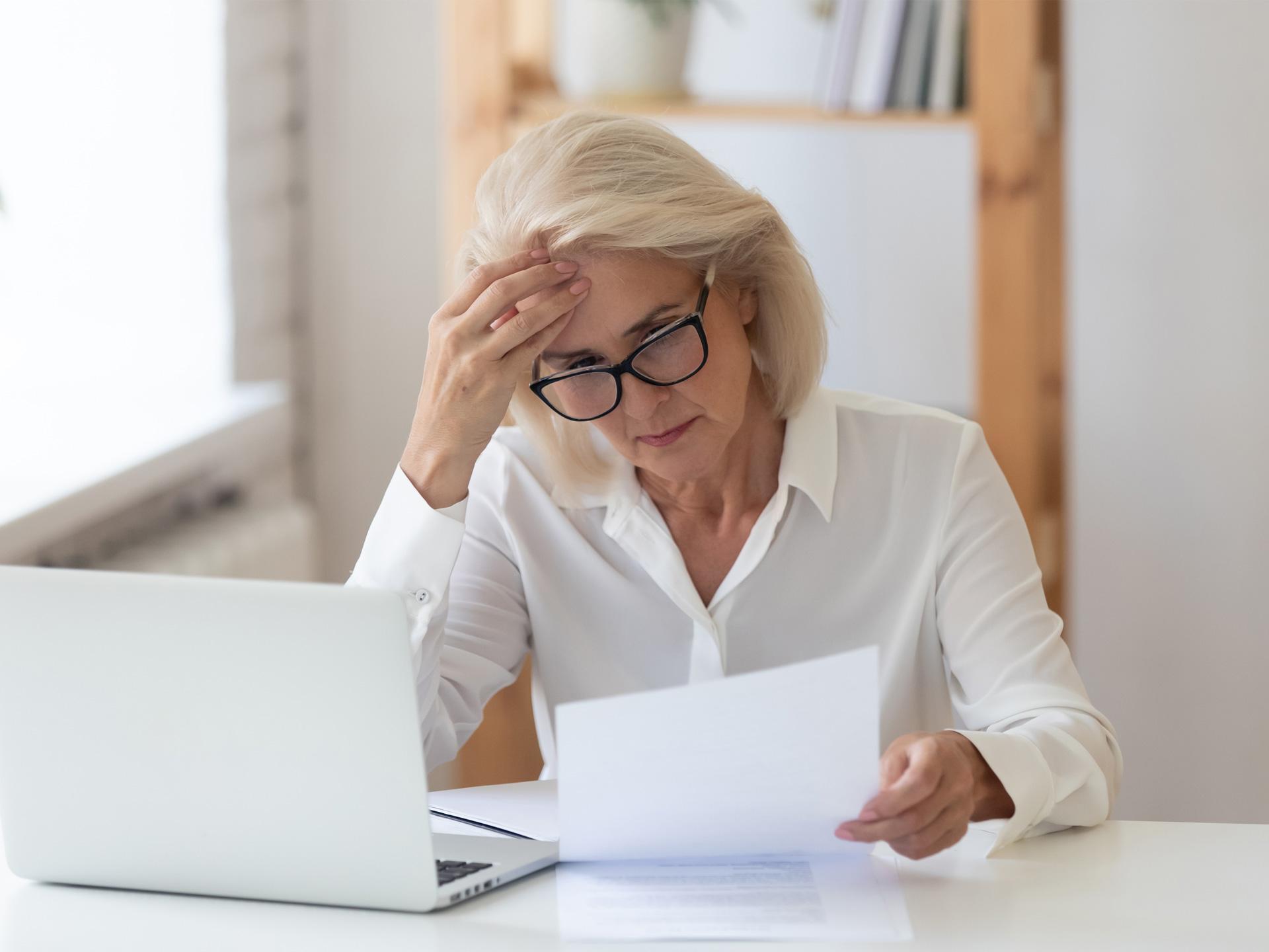 Llevar el registro horario en papel es barato y legal, pero tendrás estos 6 problemas que pueden ser muy caros